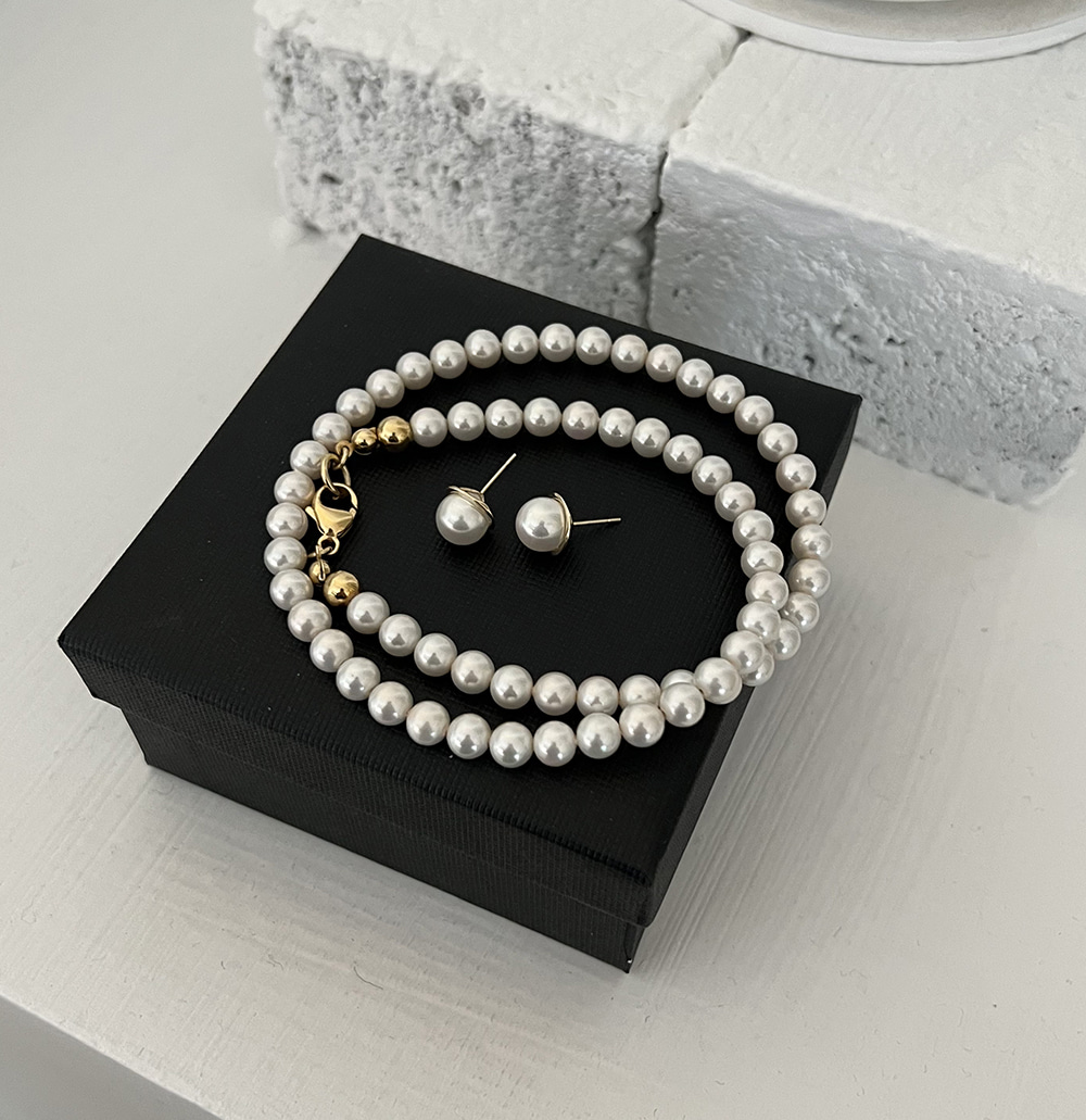 Tion Pearl Necklace