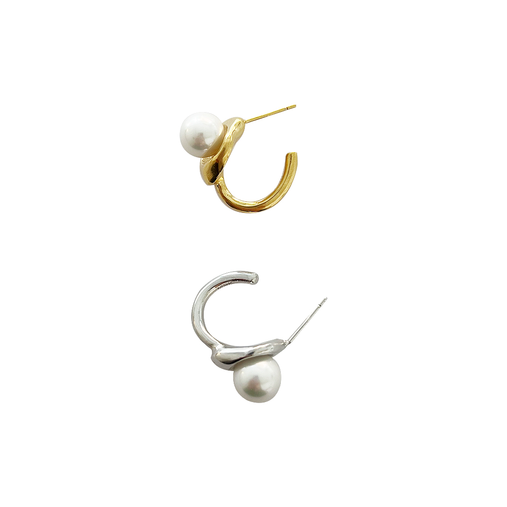 Linering Pearl Earring